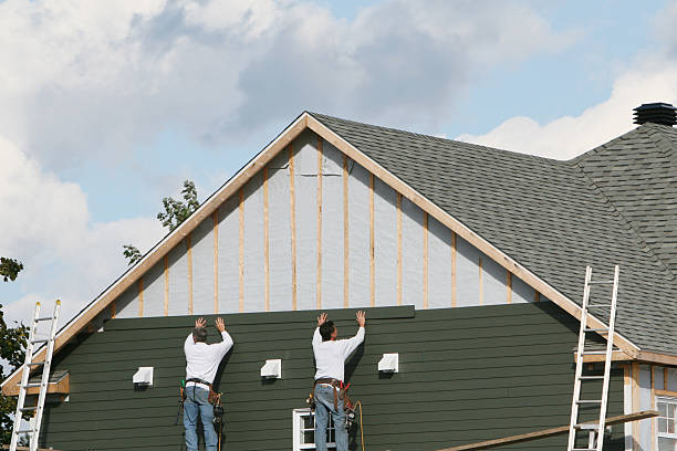 Professional Siding technician working in Kingsville, MD
